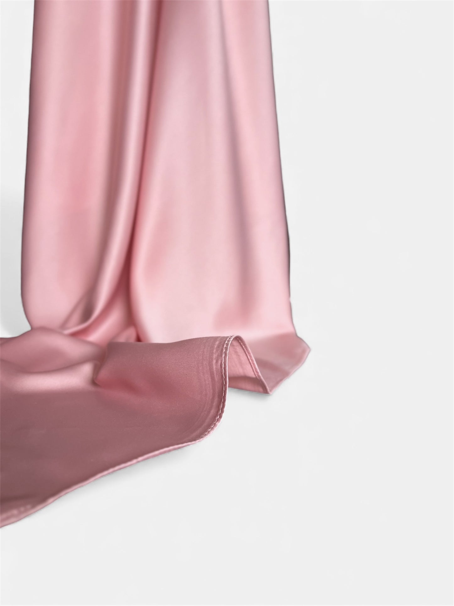 Square Satin hijab 110x110cm - Baby pink