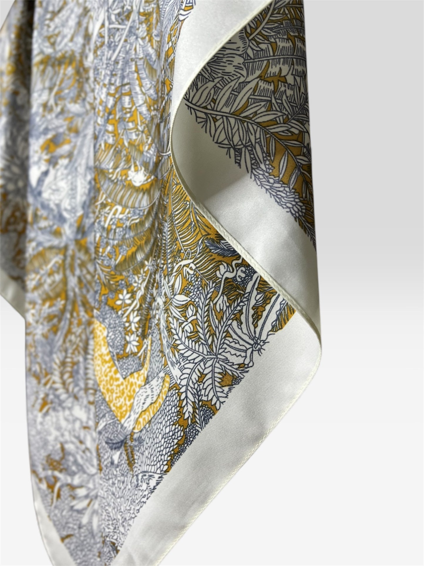 Square Hijab Silk - Cream