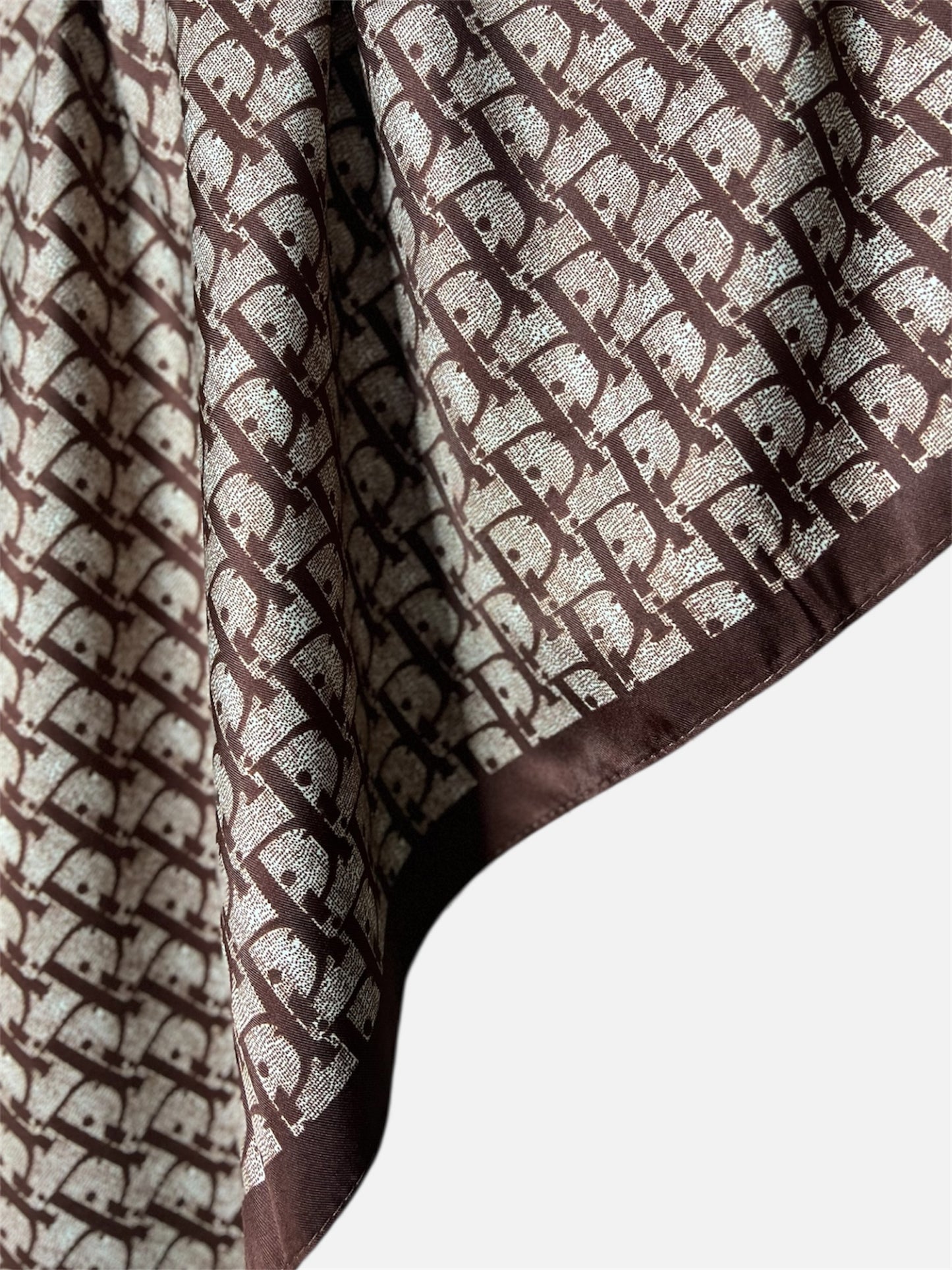 Square Hijab Silk - Dark red Pattern